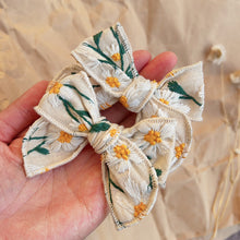 Load image into Gallery viewer, *RTS Embroidered Daisy Piggie Bows*
