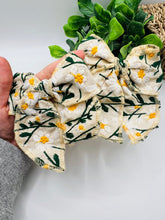 Load image into Gallery viewer, *RTS Embroidered Daisy Piggie Bows*